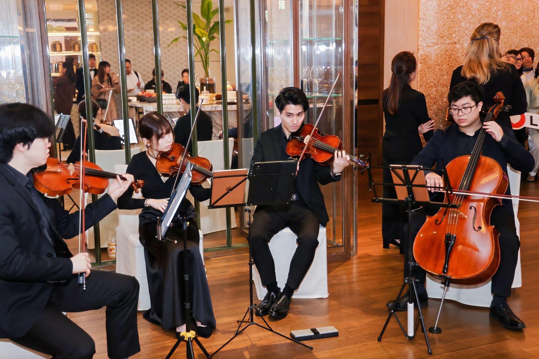 Performance at LPG Cellu M6 Infinity product launch